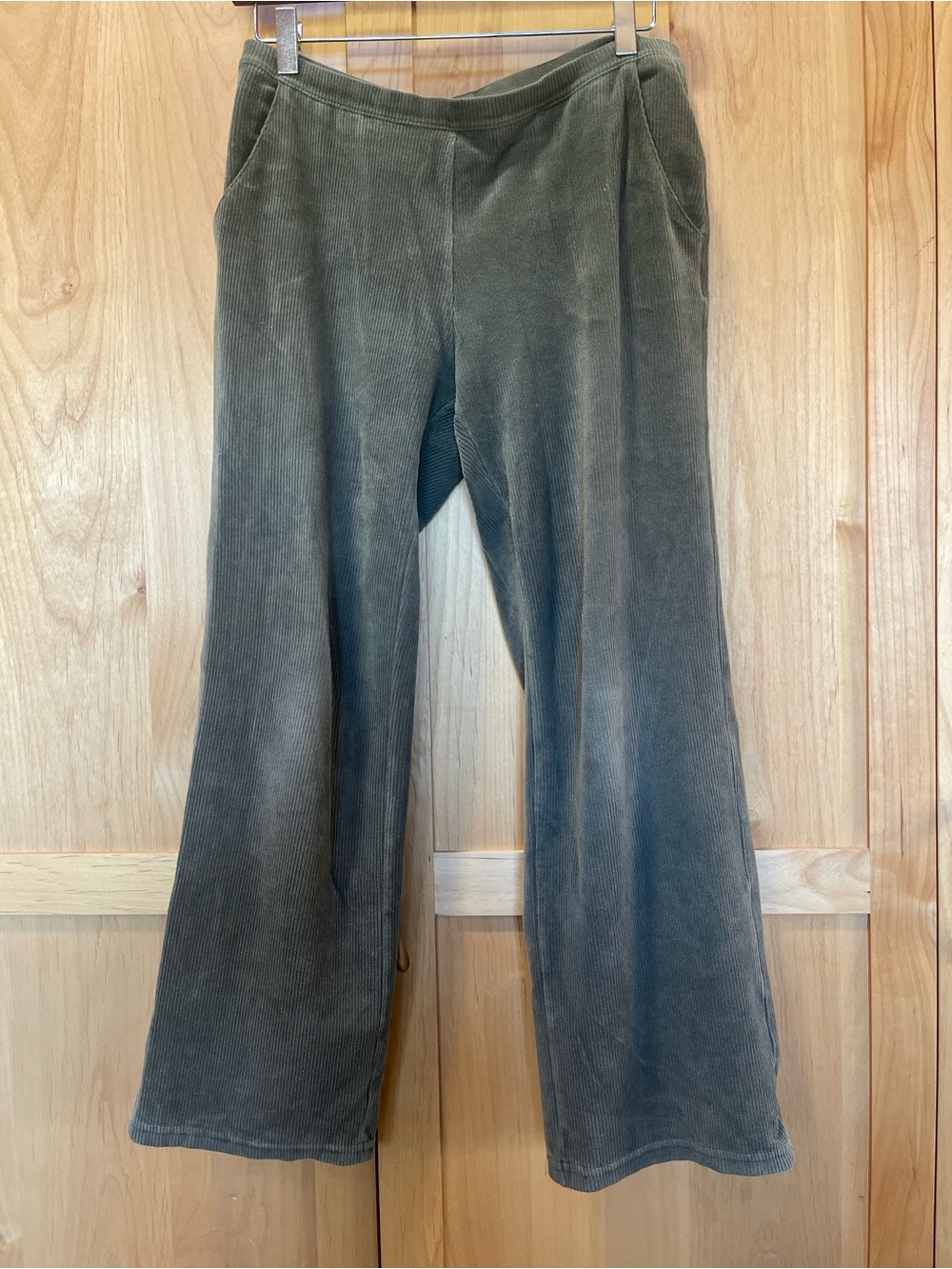Womens Wide-Leg Corduroy Pants in Olive Green